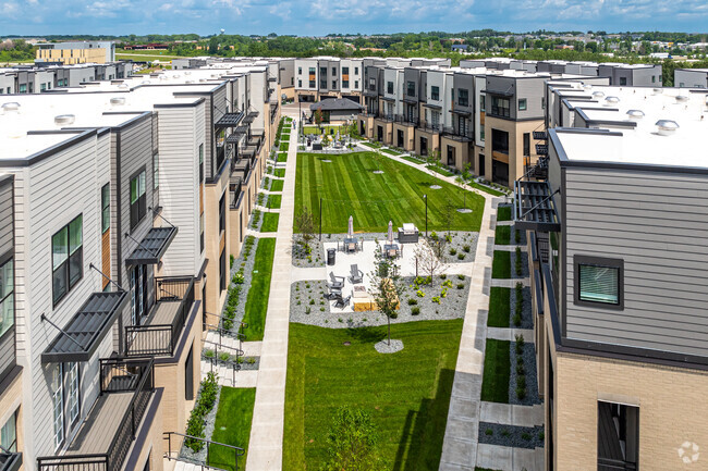 Courtyard - Meridian at CityPlace Townhomes