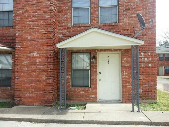 Building Photo - 646 S Rogers Rd