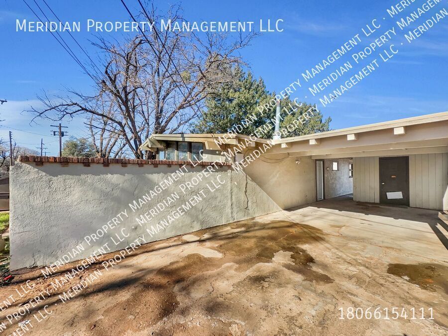 Primary Photo - Retro 3/2 with fireplace and covered parking