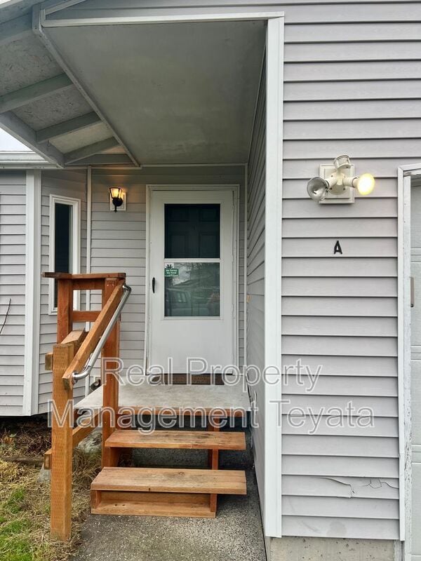 Building Photo - 902 S 22nd Ct