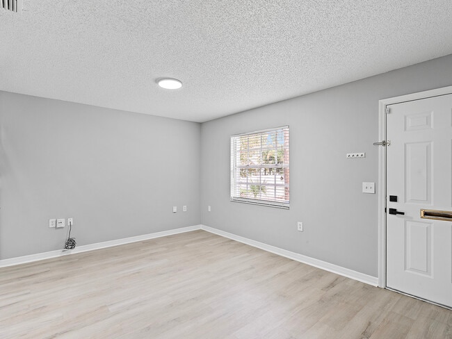 Building Photo - 730 Putnam Ave