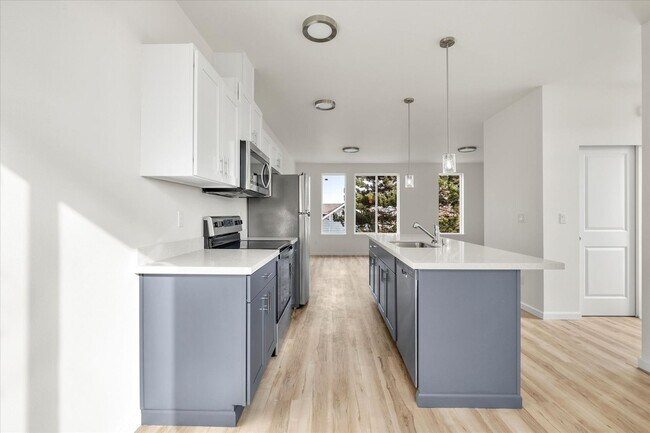 Building Photo - Brand New Modern 2 Bedrooms/ 2 Bathrooms