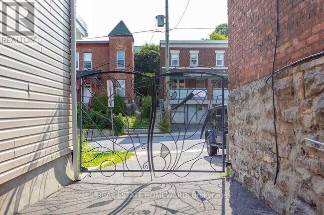 Photo du bâtiment - 81 Sweetland Ave