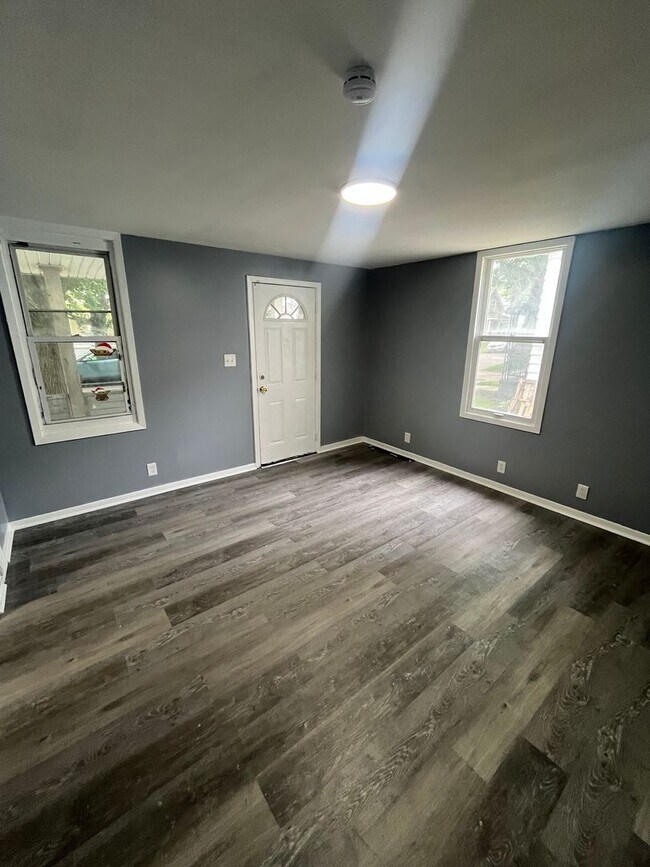 Foto del edificio - Section 8 Accepted! Spacious Newly Renovat...