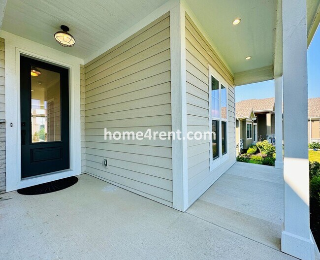 Foto del edificio - Exceptional Olathe Home in the Cedar Creek Subdivision w/ Wood Floors and a Finished Basment!