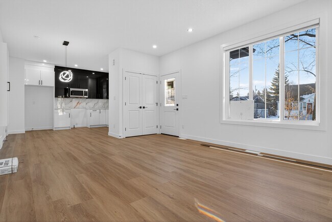 Photo du bâtiment - 13538-110A 110a Ave NW