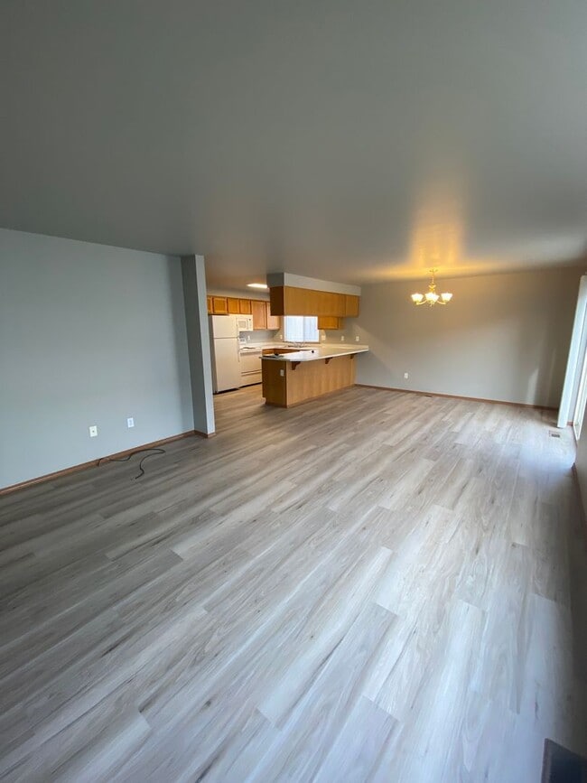 Building Photo - Peach103 (CWP)