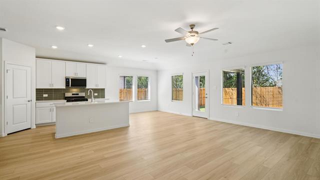 Foto del edificio - 6624 Vly Lk Ln