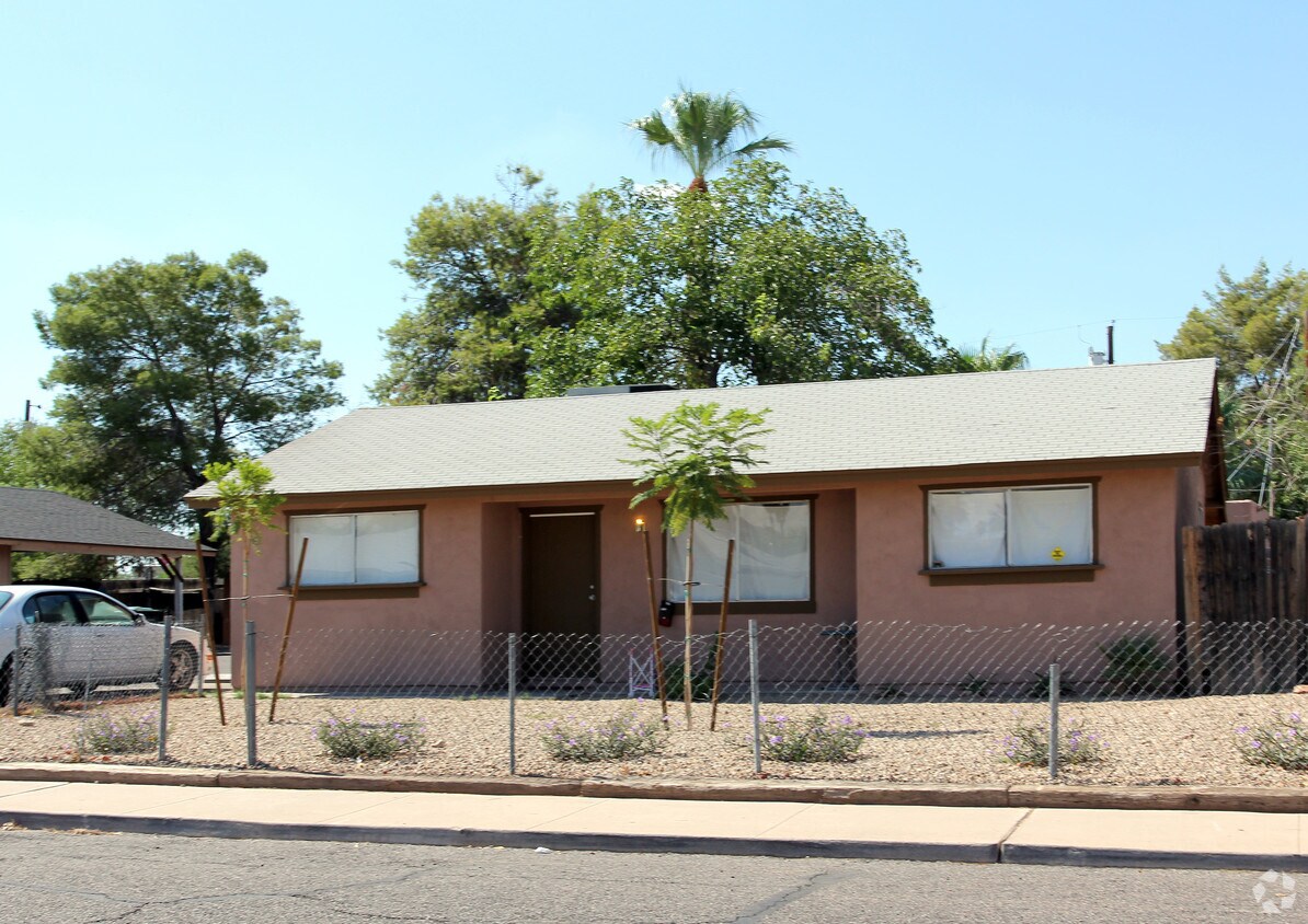 Foto del edificio - 1721-1723 E Cherry Lynn Rd