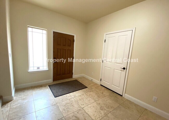 Foto del edificio - LEASE PENDING- Spacious 4 Bed / 3 Bath Arr...