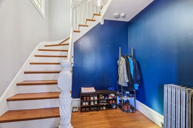 Building Photo - 424 Centre St