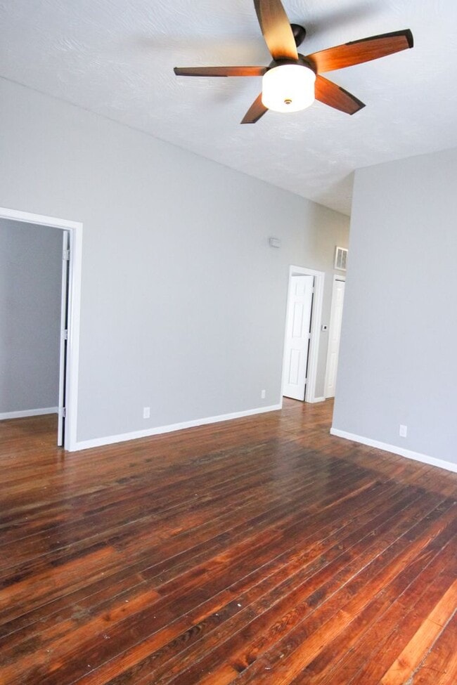 Foto del edificio - **Spacious 3 bed 2 bath w/ Fenced In Back ...
