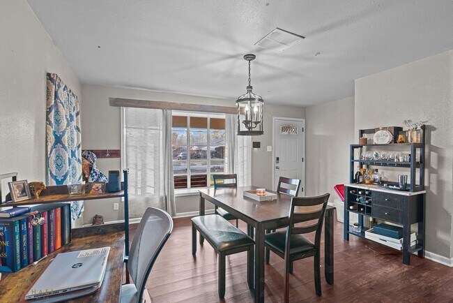 Foto del edificio - 5520 Knollcrest Dr