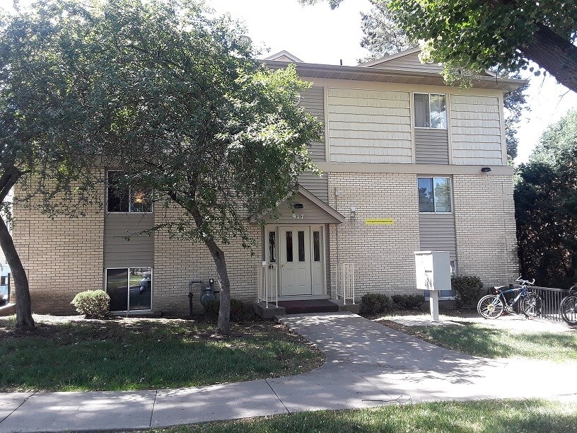 Primary Photo - 917 E College St