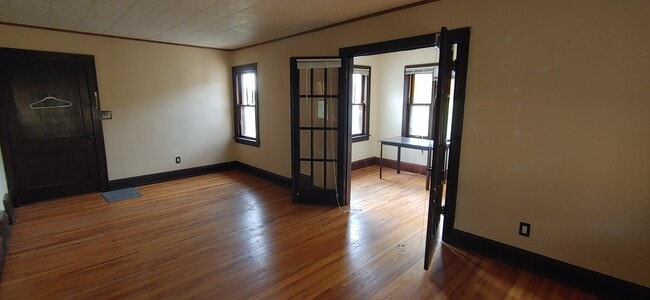 Building Photo - 327 Front Ave