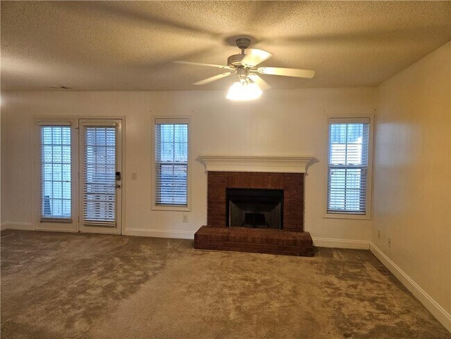 Foto del edificio - 3210 Glenloch Pl