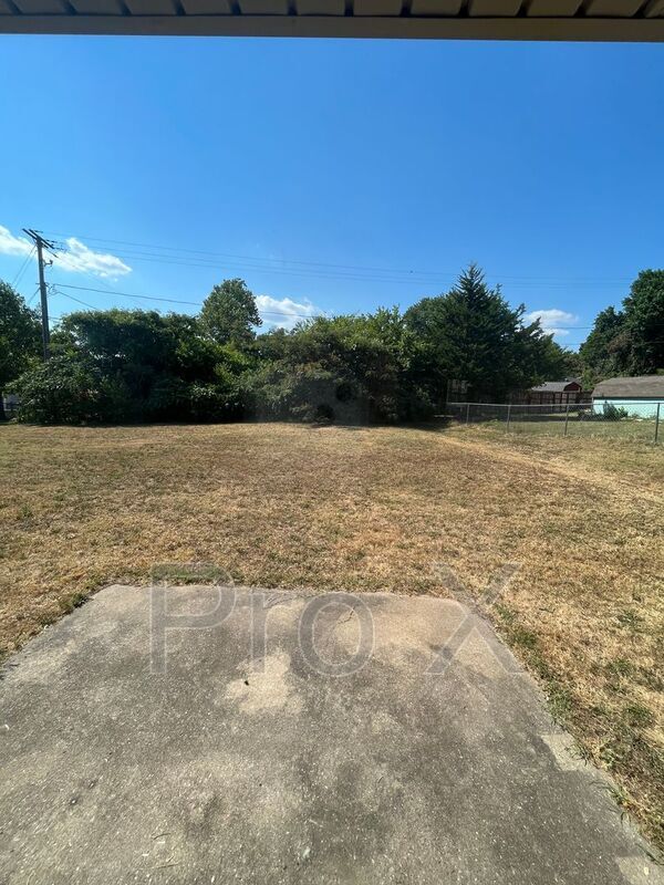 Building Photo - 3835 College View Dr