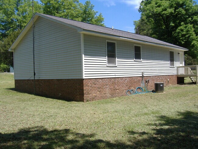 Building Photo - 619 Johns Creek Rd