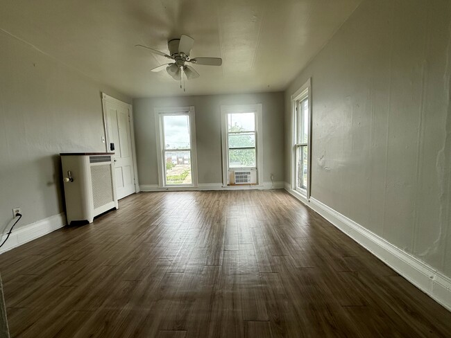 Living Room - 321 Clay St