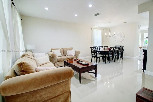 Building Photo - 1610 Sandpiper Cir