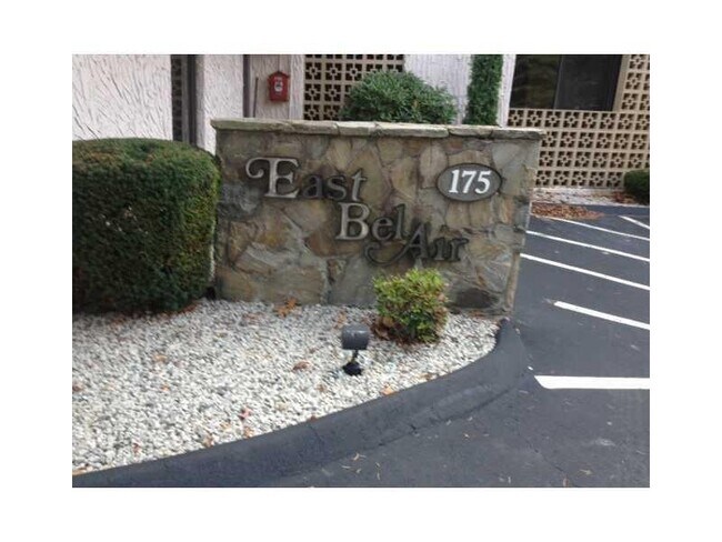 Foto del edificio - 175 Hoffman Ave