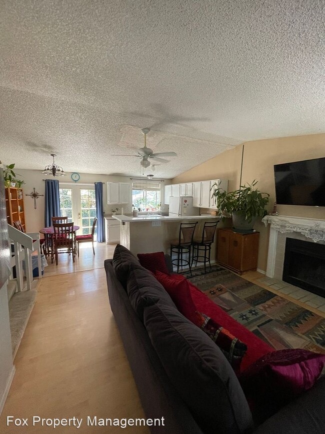 Building Photo - 4 br, 1.5 bath House - 340 Lilac Circle