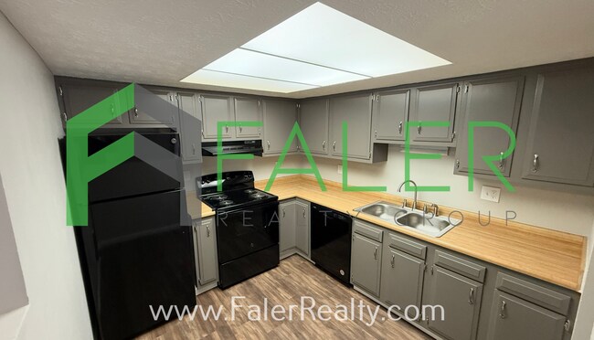 Building Photo - 5265-5303 Belle Isle Dr