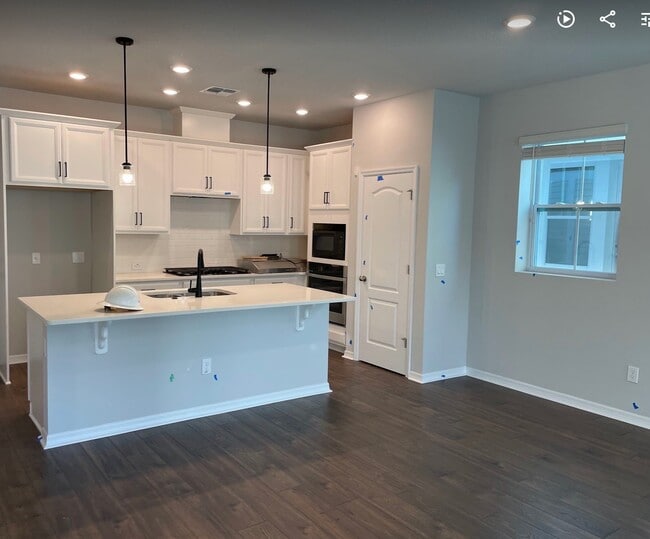 Photo - 942 Auction Aly House