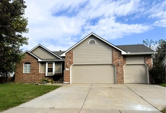 Building Photo - 340 Pitchers Ct