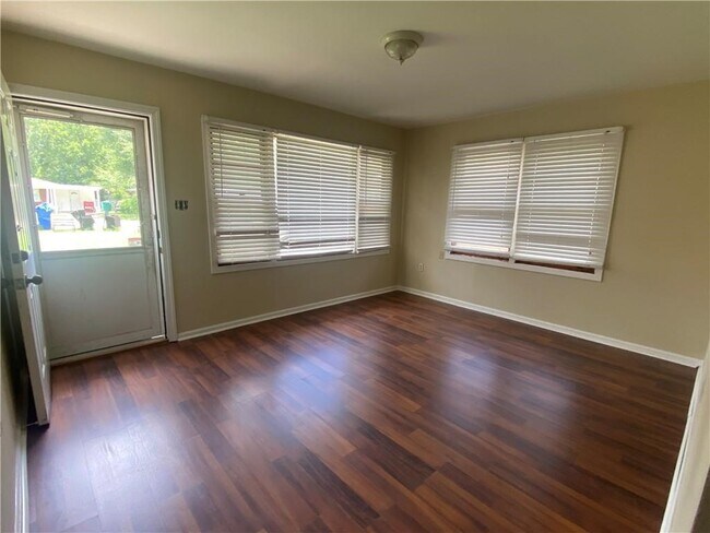 Foto del edificio - 3221 Duncan St