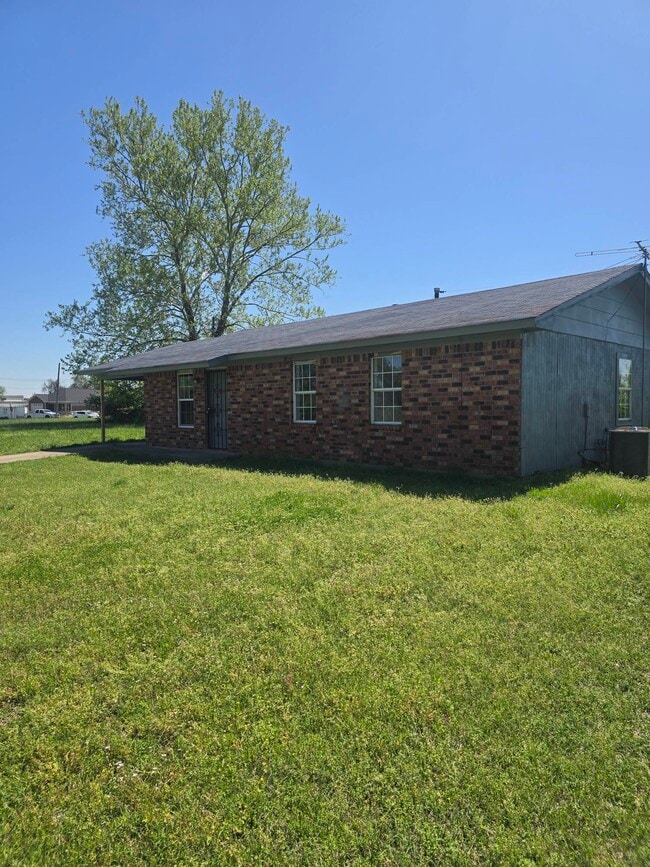 Building Photo - 2700 Auburn Dr