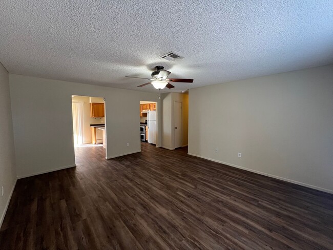 Foto del edificio - 3 BED 2 BATH IN TRAIL ESTATES!