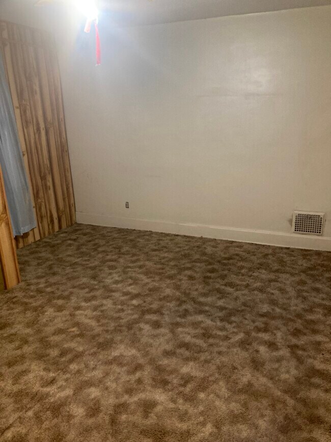 3147 Glenmore Ave Unit 2, Cincinnati, OH 45211 Apartments in