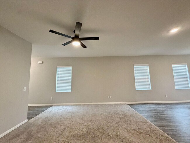 Building Photo - Charming 3BR Home with Spacious Backyard in Pflugerville
