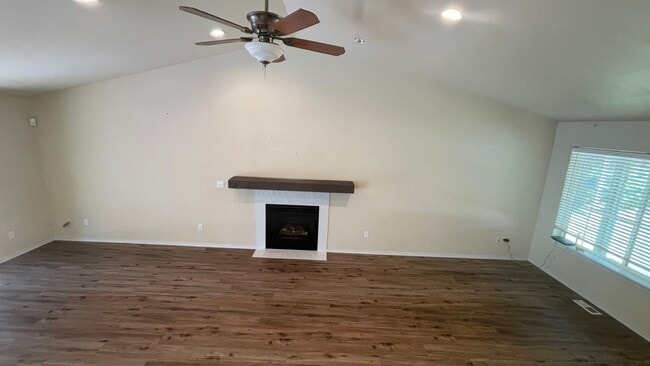 Building Photo - 2 Story Home in Clearwood Community