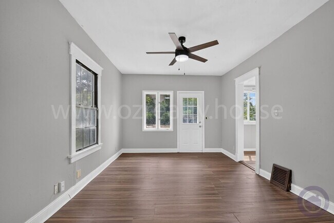 Building Photo - 1023 Shadowlawn Dr