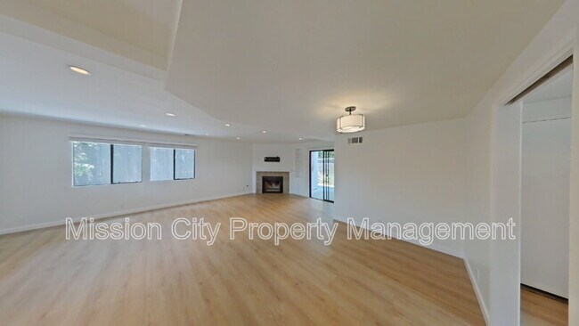 Foto del edificio - 2102 Cliff Dr
