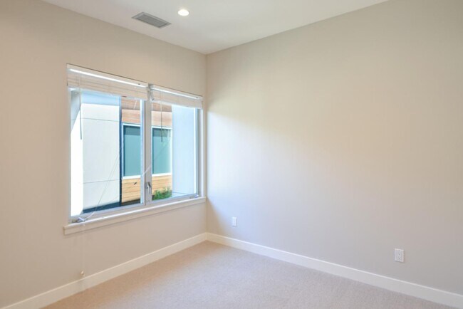 Foto del edificio - 2088 Channing Ave