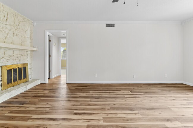Foto del edificio - 4426 E 68th St