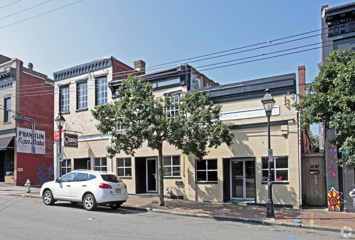 Primary Photo - 1705-1709 E Franklin St