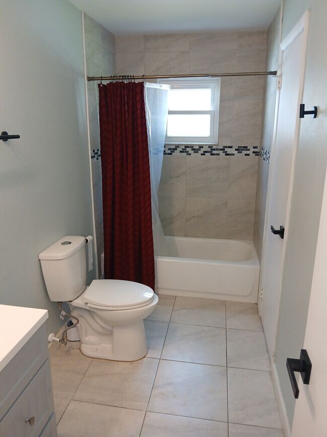 Foto del edificio - Beautiful, spacious 3 bedroom, 2 bathroom ...
