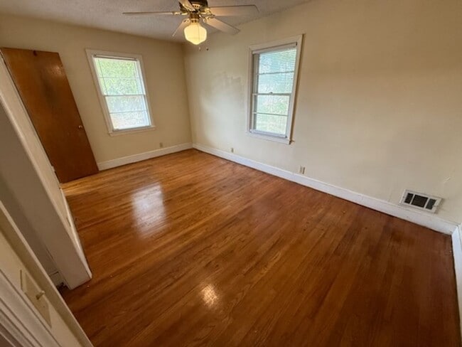 Building Photo - 1235 E Ave