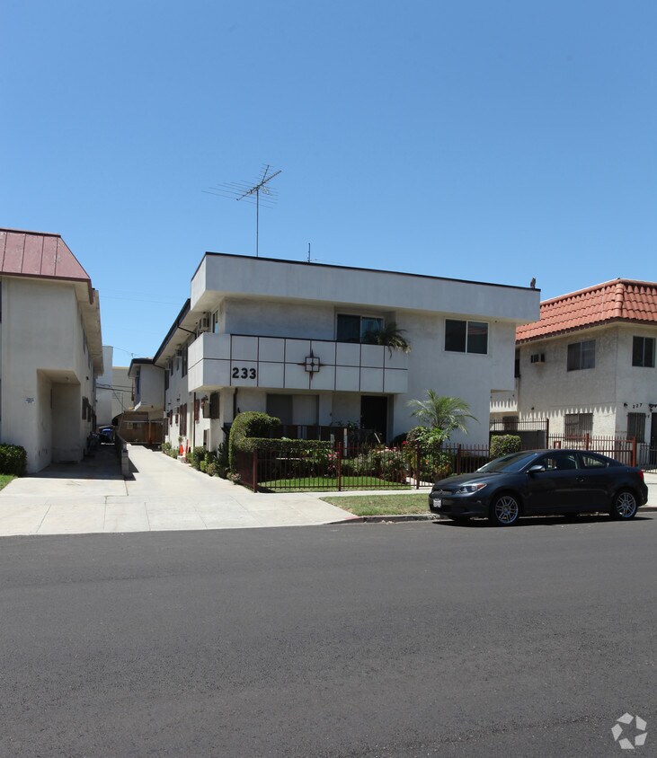 Primary Photo - 233 S Serrano Ave