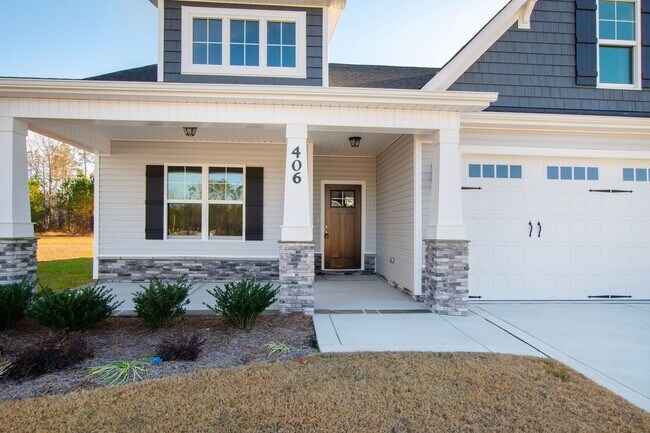 Building Photo - Bright & Spacious 3BR Home w/ 3-Car Garage...