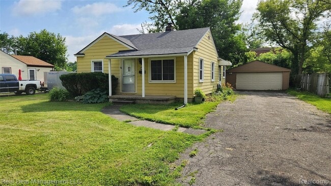 Building Photo - 30066 Brentwood St