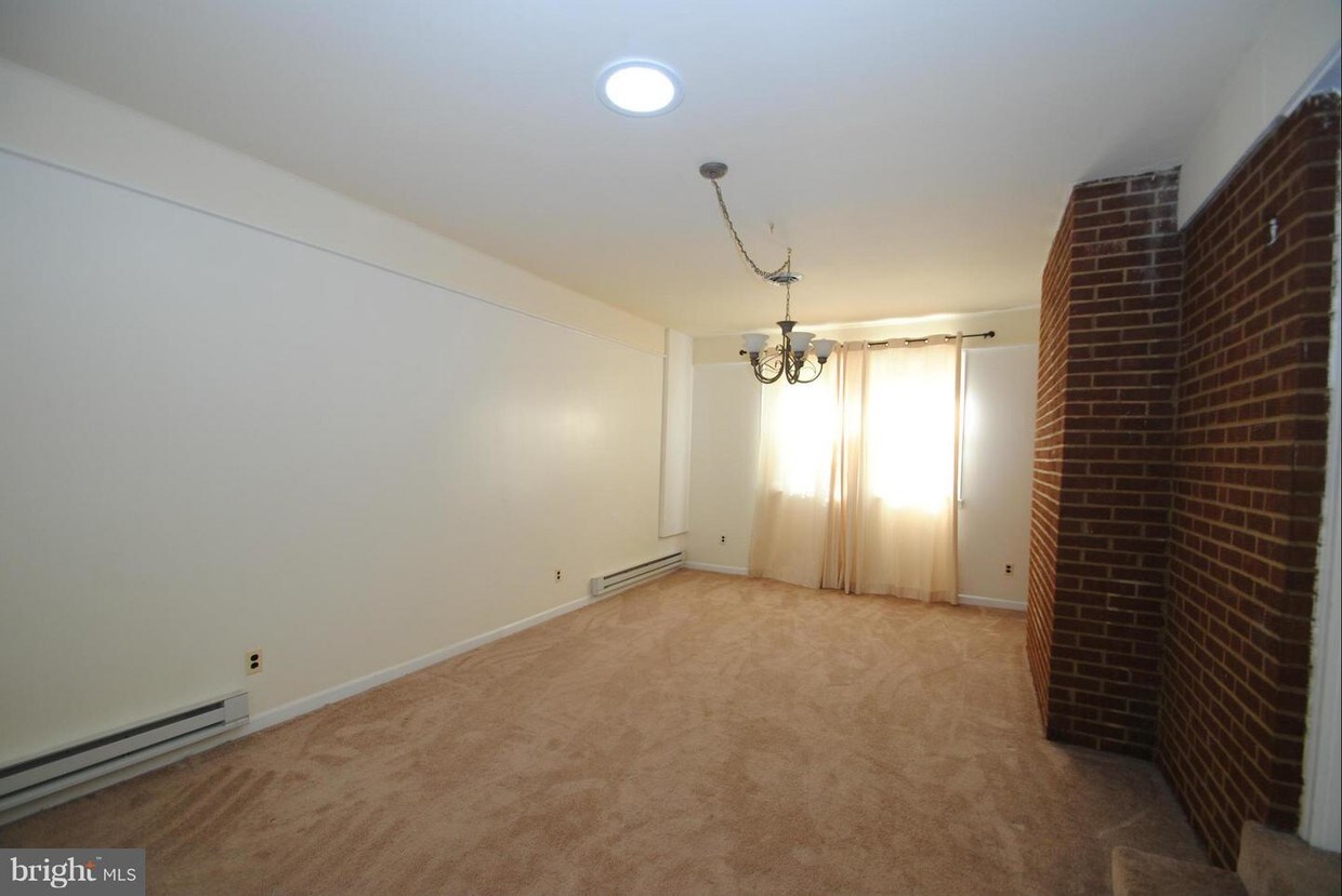 Primary Photo - 1212 Riverview Ln