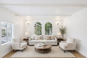 Building Photo - 1533 E 3rd St