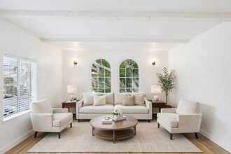 Building Photo - 1533 E 3rd St