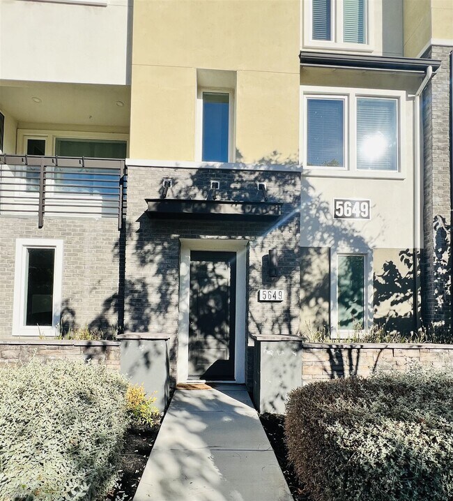 Foto del edificio - 3 br, 3 bath House - 5649 Dublin Boulevard