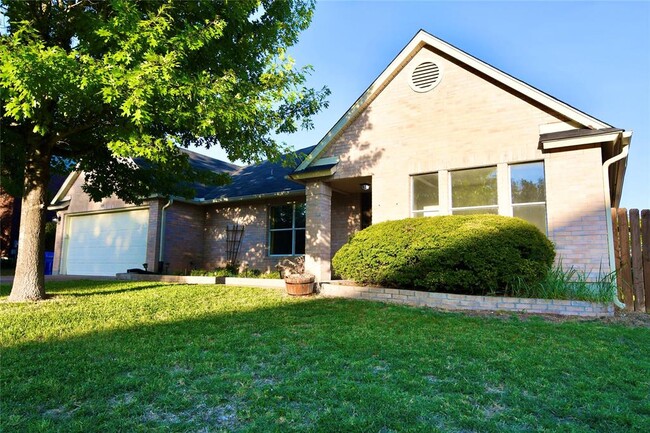 Building Photo - 905 Purple Martin Ct